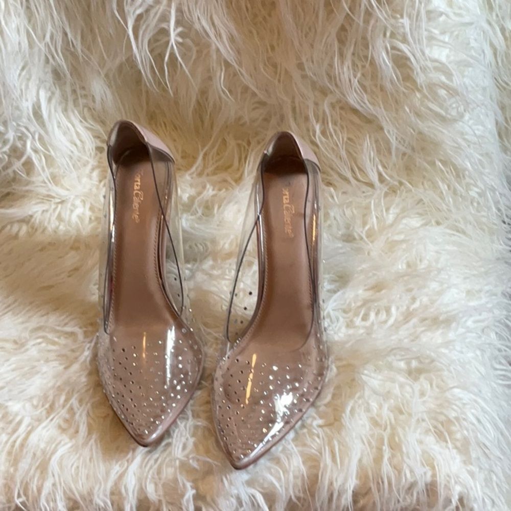 NUDE & CLEAR HEELS IN SIZE 9 1/2 BY TORTA CALIENTE WITH JEWELS ON UPPER